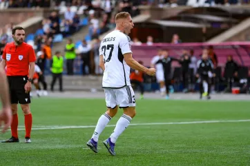 Van 2-2 Noah