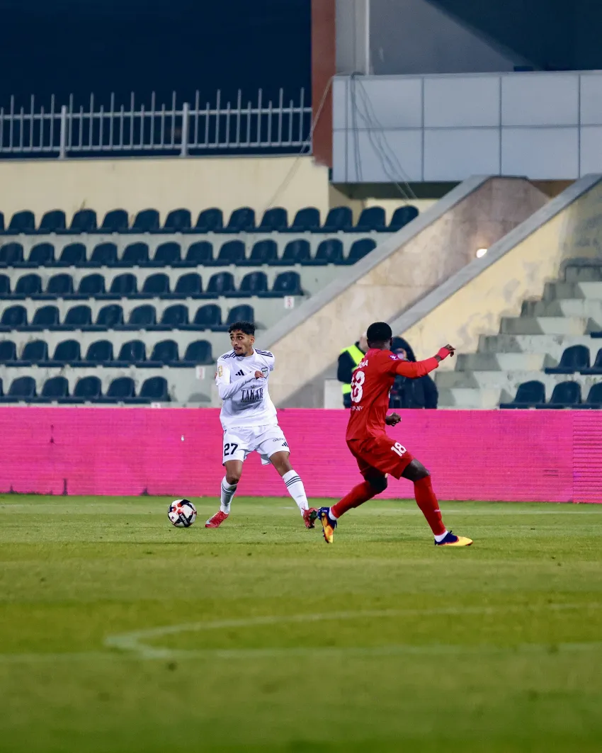 Red card, penalties, and in the end — a draw